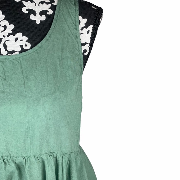 🍀Forever21 Top Peplum Green Mesh Back Sleeveless - Picture 3 of 8